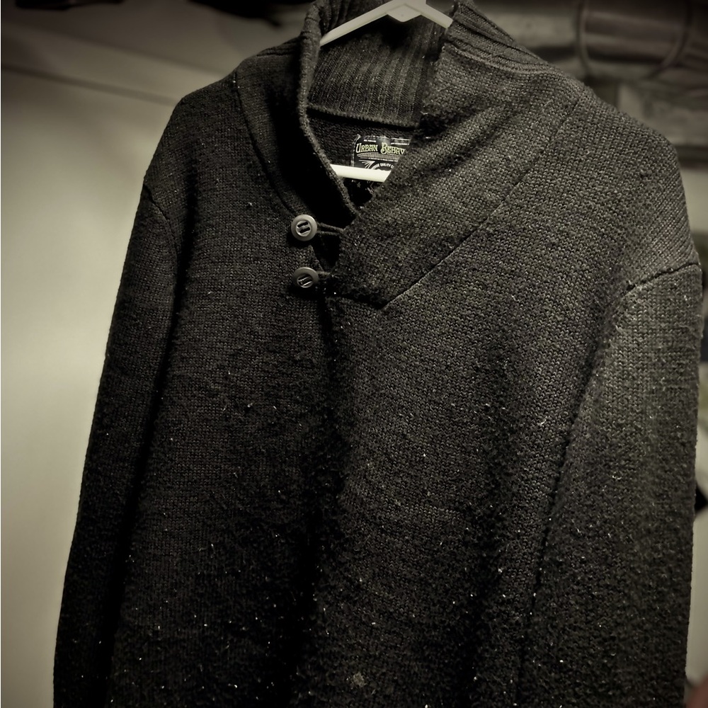 Lucky medium men’s black sweater with 3 button collar